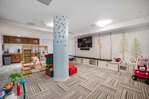 21-30 44th Dr, New York City, NY 11101 - Photo 17