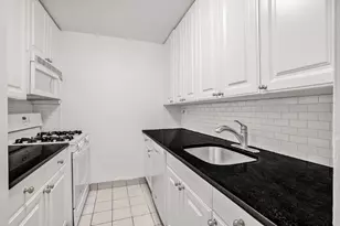 310 E 46th St, New York City, NY 10017 - Photo 9