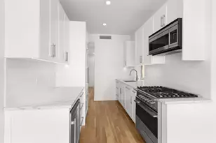 327 W 11th St, New York City, NY 10014 - Photo 3