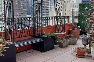 320 E 57th St, New York City, NY 10022 - Photo 13