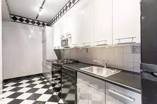 320 E 57th St, New York City, NY 10022 - Photo 7