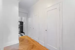 320 E 57th St, New York City, NY 10022 - Photo 11