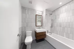 21-30 44th Dr, New York City, NY 11101 - Photo 9