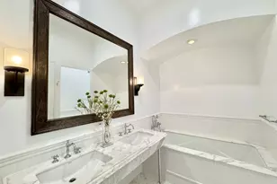 43 W 64th St, New York City, NY 10023 - Photo 9