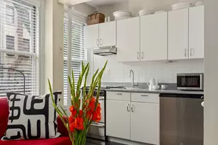 325 W 45th St, New York City, NY 10036 - Photo 3