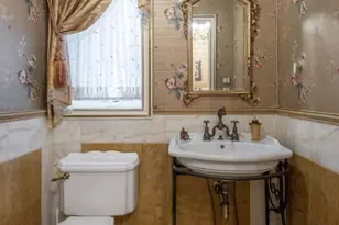 933 E 22nd St, New York City, NY 11210 - Photo 15