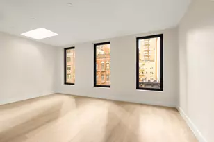 221 E 48th St, New York City, NY 10017 - Photo 21