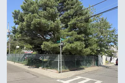 815 Walton Road, New York City, NY 11693 - Photo 3