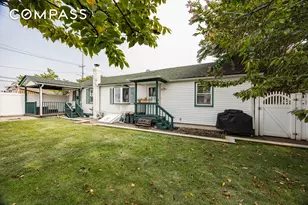 355 D Dormans Ct, New York City, NY 11693 - Photo 13