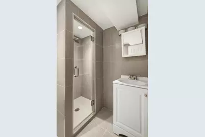 422 E 84th Street, New York City, NY 10028 - Photo 21
