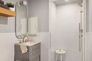 547 W 47th St, New York City, NY 10036 - Photo 17