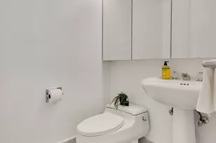 235 E 40th St, New York City, NY 10016 - Photo 9