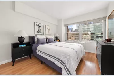 118 E 60th Street #19F, New York City, NY 10022 - Photo 5