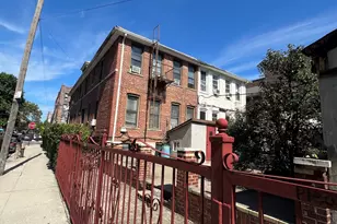 1040 Willmohr St, New York City, NY 11212 - Photo 3