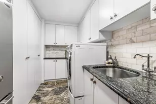 330 E 72nd St, New York City, NY 10021 - Photo 13