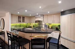 253 W 73rd St, New York City, NY 10023 - Photo 3