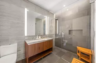 21-21 31st St, New York City, NY 11105 - Photo 15