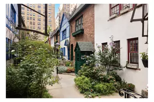 262 W 95th St, New York City, NY 10025 - Photo 1