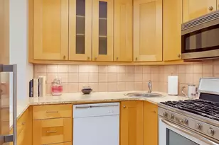 305 E 24th St, New York City, NY 10010 - Photo 5