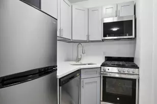 321 E 48th St, New York City, NY 10017 - Photo 3