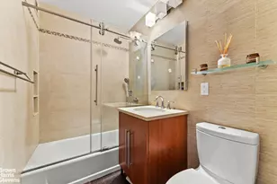 201 E 17th St, New York City, NY 10003 - Photo 5