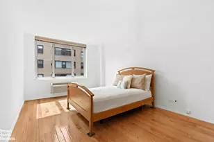 130 W 67th St, New York City, NY 10023 - Photo 7