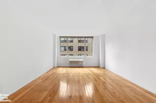 130 W 67th St, New York City, NY 10023 - Photo 3