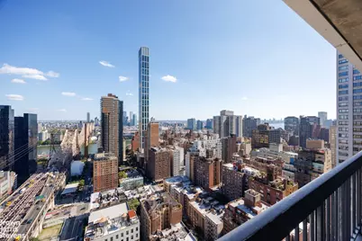 300 E 59th Street #3506, New York City, NY 10022 - Photo 9