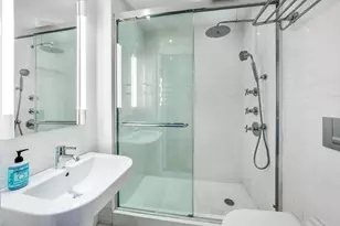 325 E 72nd St, New York City, NY 10021 - Photo 9