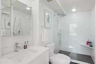 240 E 55th St, New York City, NY 10022 - Photo 13