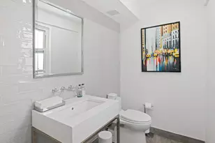 240 E 55th St, New York City, NY 10022 - Photo 15
