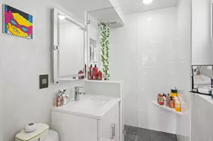 240 E 55th St, New York City, NY 10022 - Photo 11