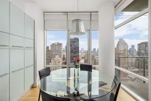 310 E 53rd St, New York City, NY 10022 - Photo 5