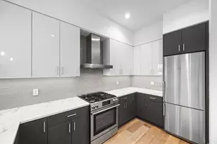 26-33 28th St, New York City, NY 11102 - Photo 3