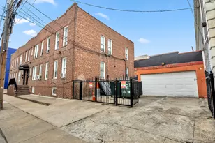 95-07 Cresskill Pl, New York City, NY 11435 - Photo 17