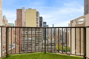 212 E 47th St, New York City, NY 10017 - Photo 7