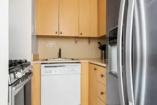 330 E 38th St, New York City, NY 10016 - Photo 7