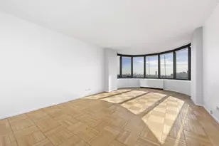 330 E 38th St, New York City, NY 10016 - Photo 3