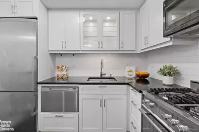 420 E 72nd Street #17F, New York City, NY 10021 - Photo 5