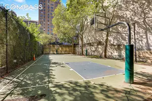 300 E 33rd St, New York City, NY 10016 - Photo 13