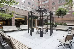 360 E 72nd St, New York City, NY 10021 - Photo 13
