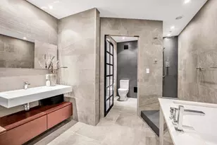 529 W 42nd St, New York City, NY 10036 - Photo 5