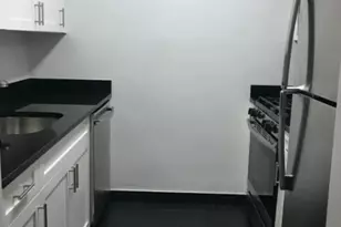 330 E 46th St, New York City, NY 10017 - Photo 5