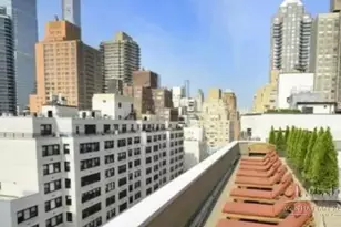 330 E 46th St, New York City, NY 10017 - Photo 9