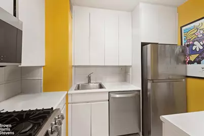 300 E 40th Street #3W, New York City, NY 10016 - Photo 3