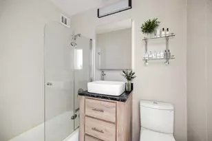 201 W 21st St, New York City, NY 10011 - Photo 3