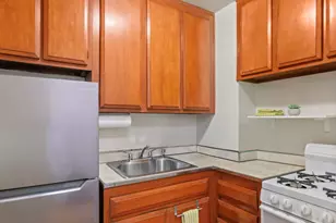 220 E 57th St, New York City, NY 10022 - Photo 3