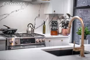 321 W 55th St, New York City, NY 10019 - Photo 3