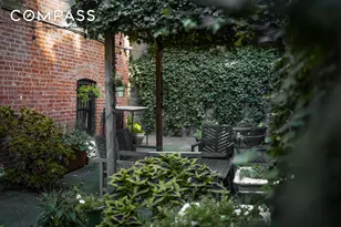 321 W 55th St, New York City, NY 10019 - Photo 11