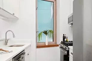 235 E 40th St, New York City, NY 10016 - Photo 9